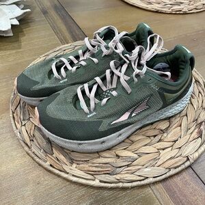 Altra WOMEN'S TIMP 4

green&pink trail shoes women’s 7.5